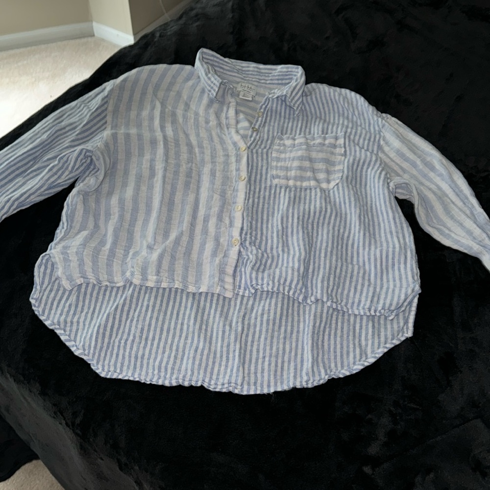 Nicole Miller button down linen type shirt- Size Small